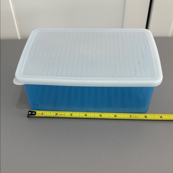 Tupperware  Vented food storage Container - Picture 5 of 6